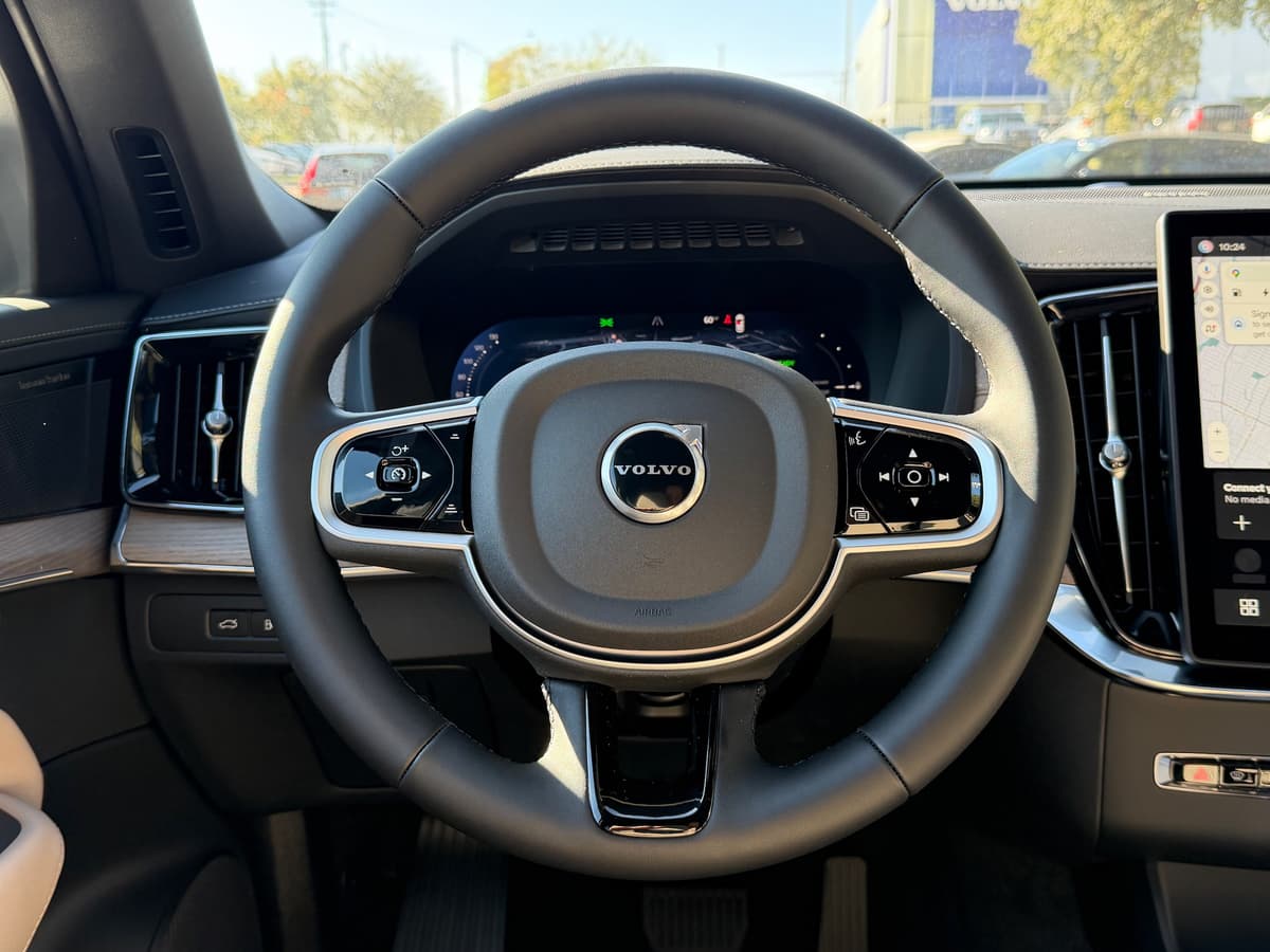 2026 Volvo XC90 plug-in hybrid - Image 14