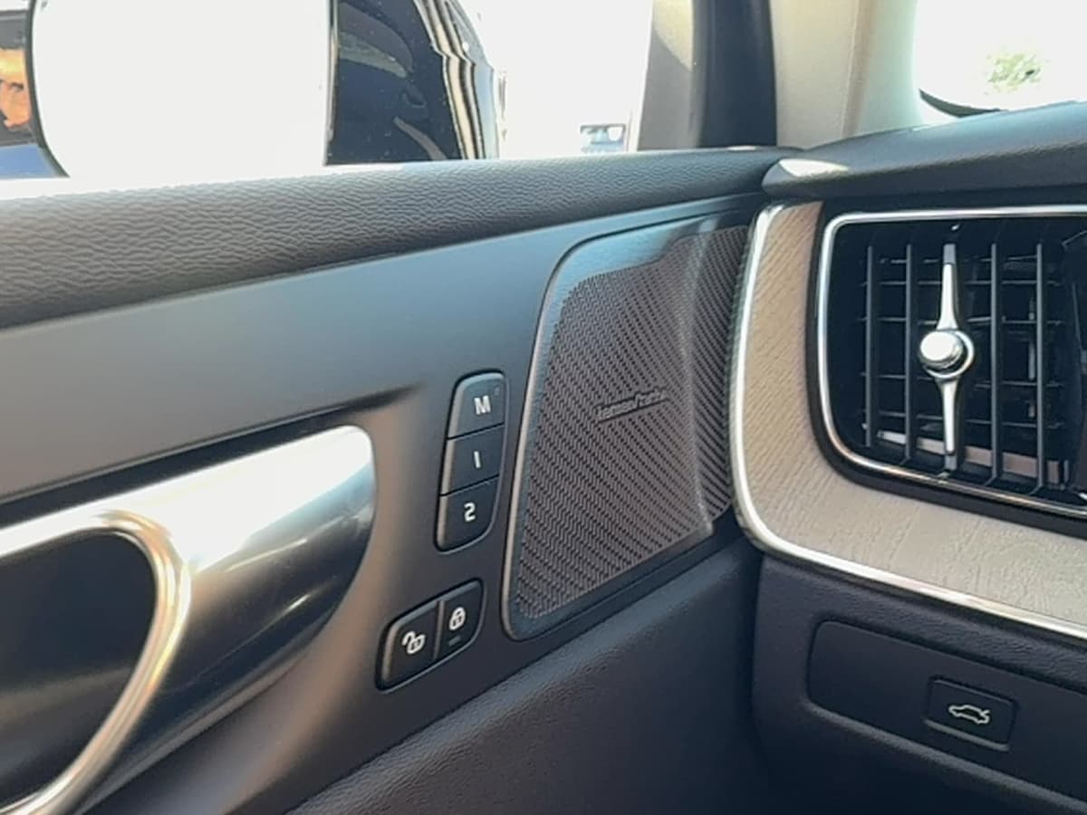 2026 Volvo XC60 - Image 16