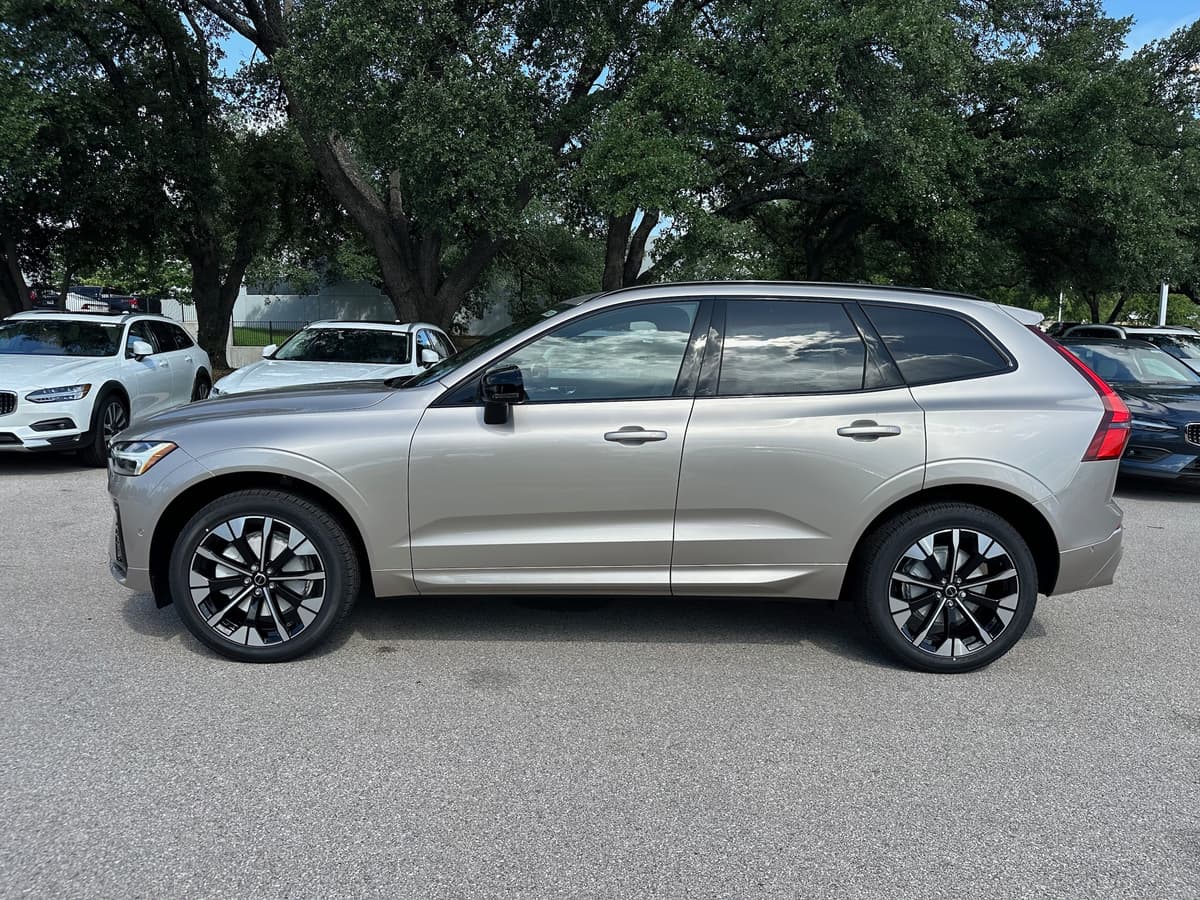 2026 Volvo XC60 - Image 3