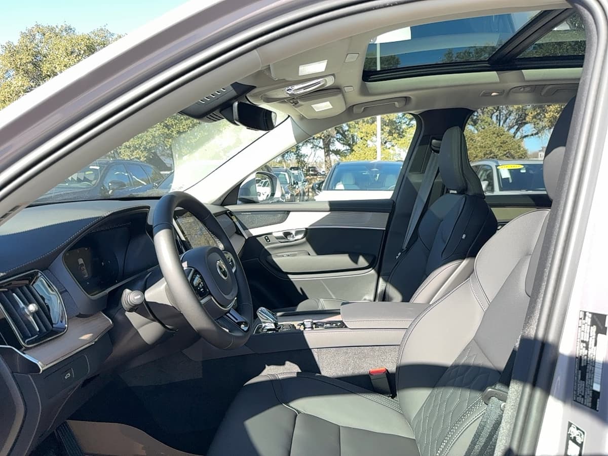 2026 Volvo XC90 - Image 13