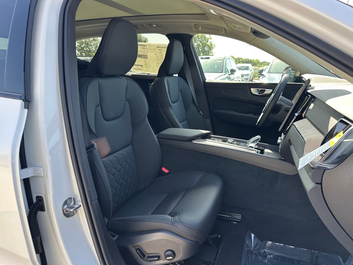 2026 Volvo XC60 - Image 8