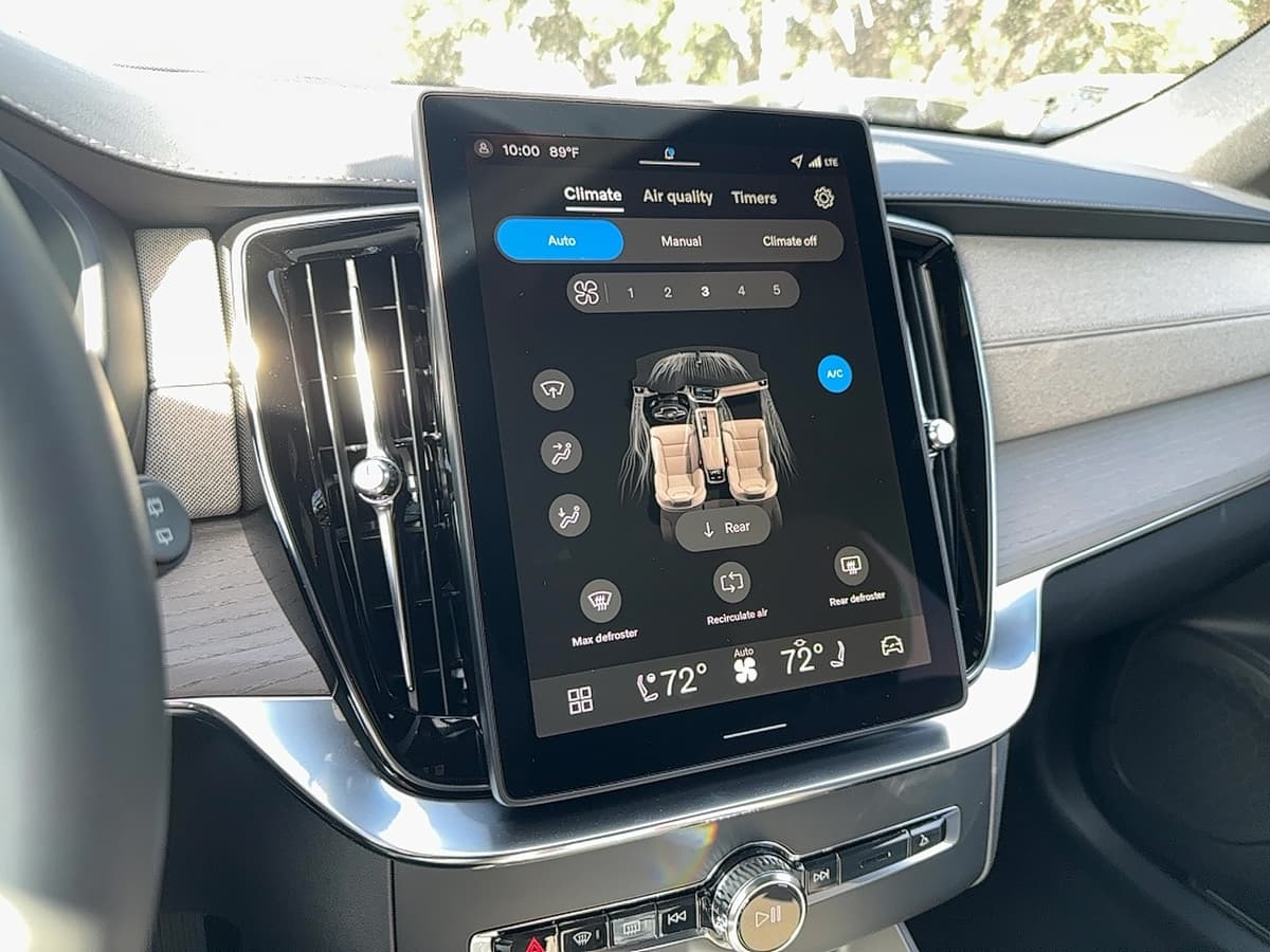 2026 Volvo XC90 - Image 22