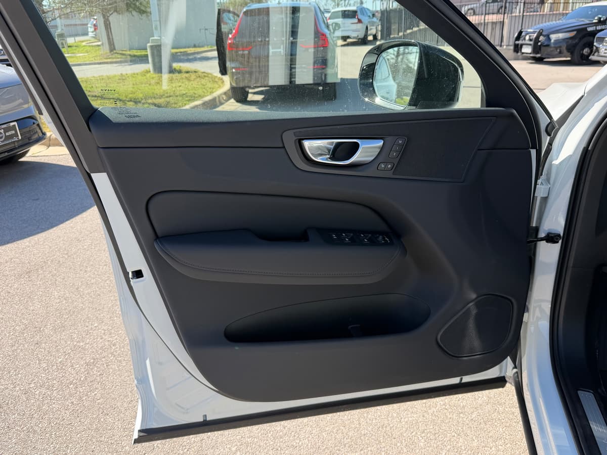 2026 Volvo XC60 - Image 16