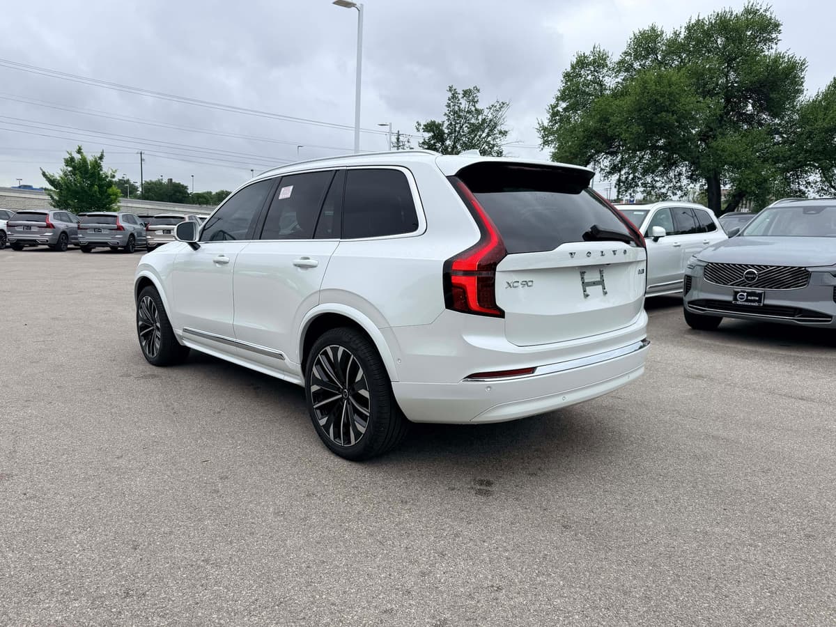 2025 Volvo XC90 - Image 4