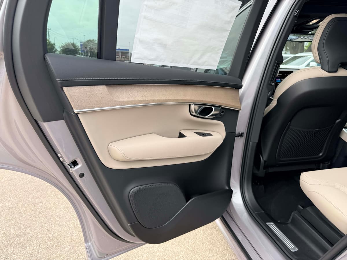 2026 Volvo XC90 - Image 15