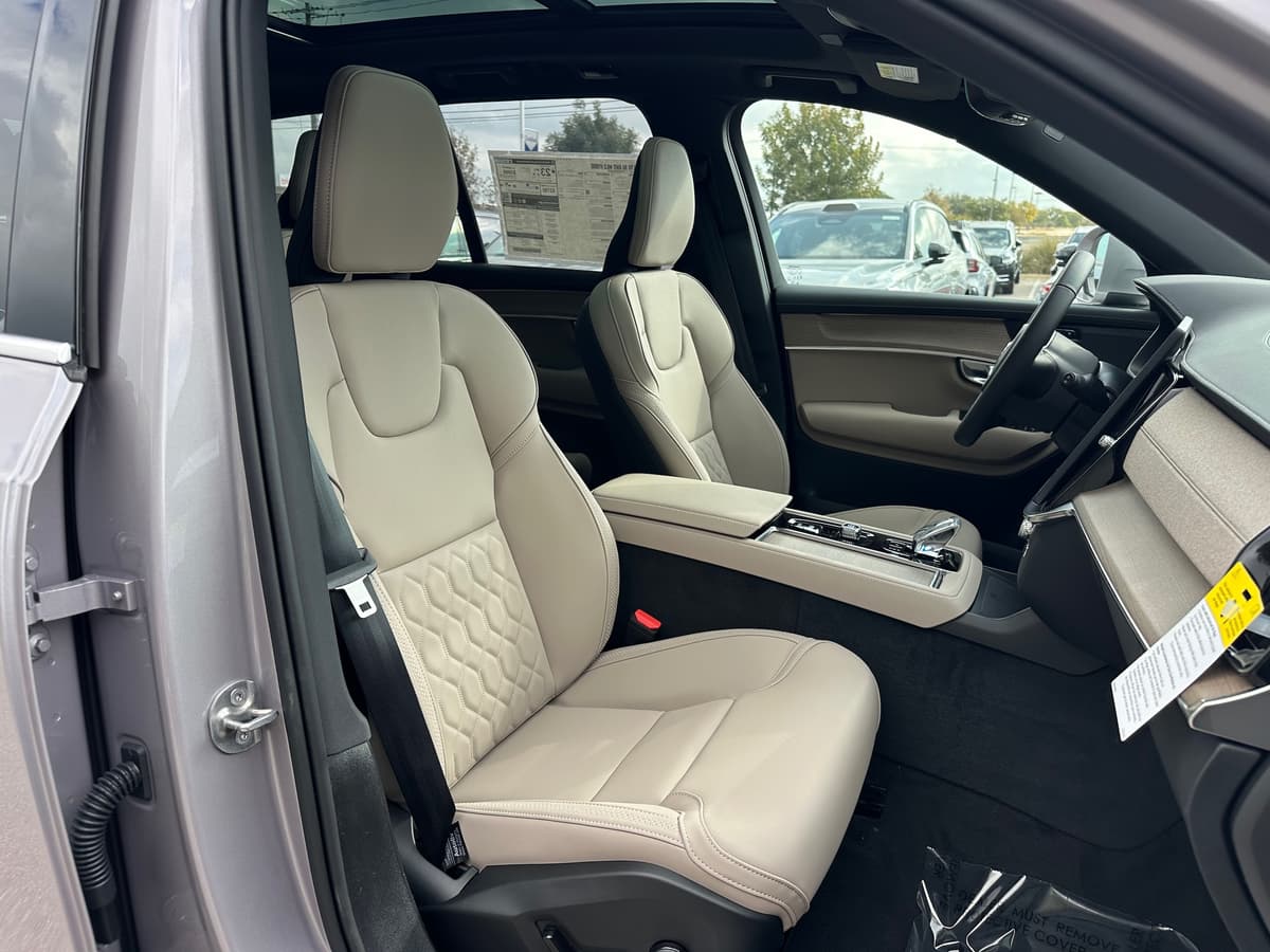 2026 Volvo XC90 - Image 8