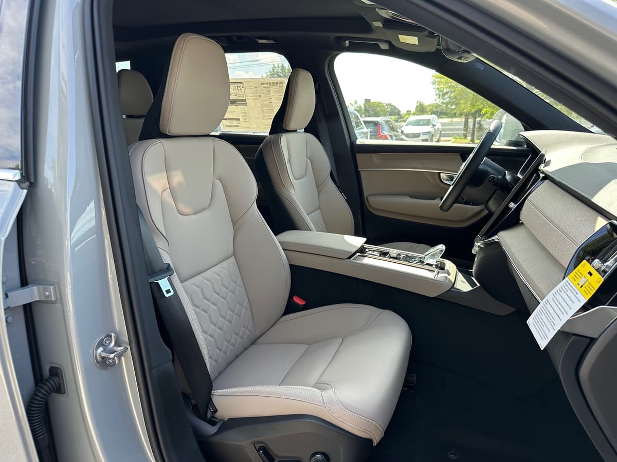 2026 Volvo XC90 - Image 8