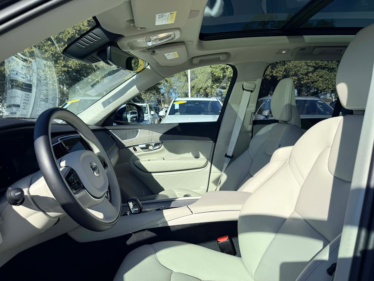 2025 Volvo XC90 - Image 12