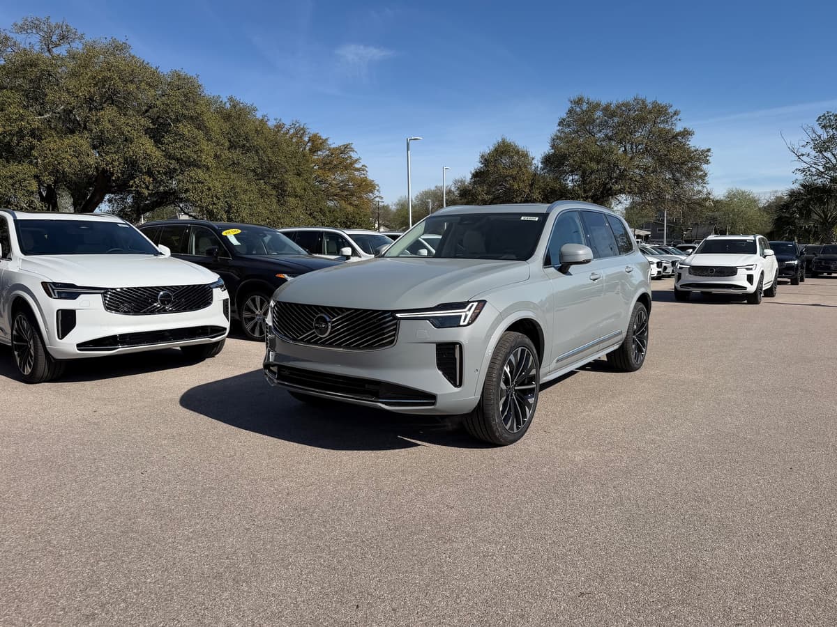 2026 Volvo XC90 - Image 2