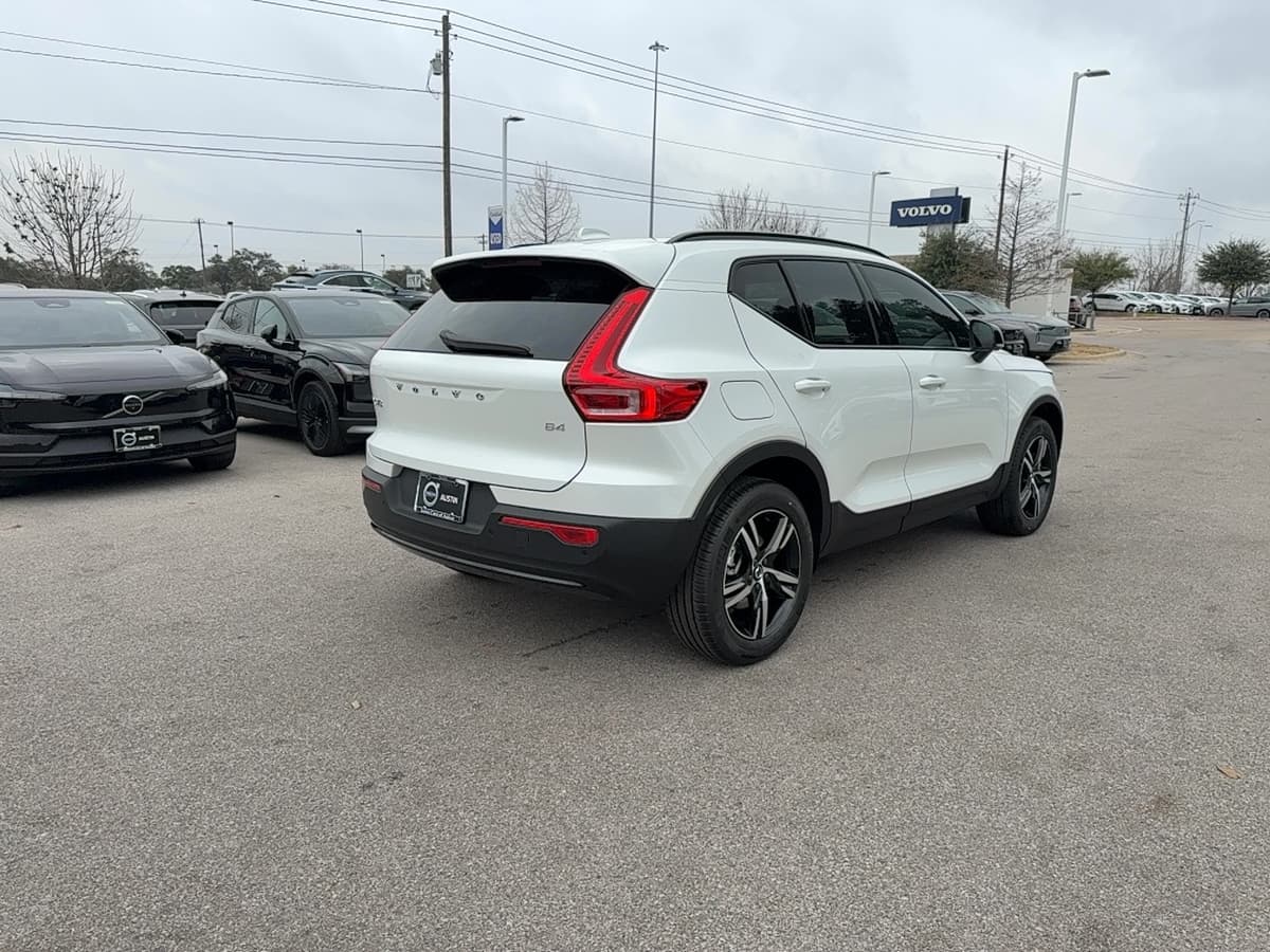 2026 Volvo XC40 - Image 6