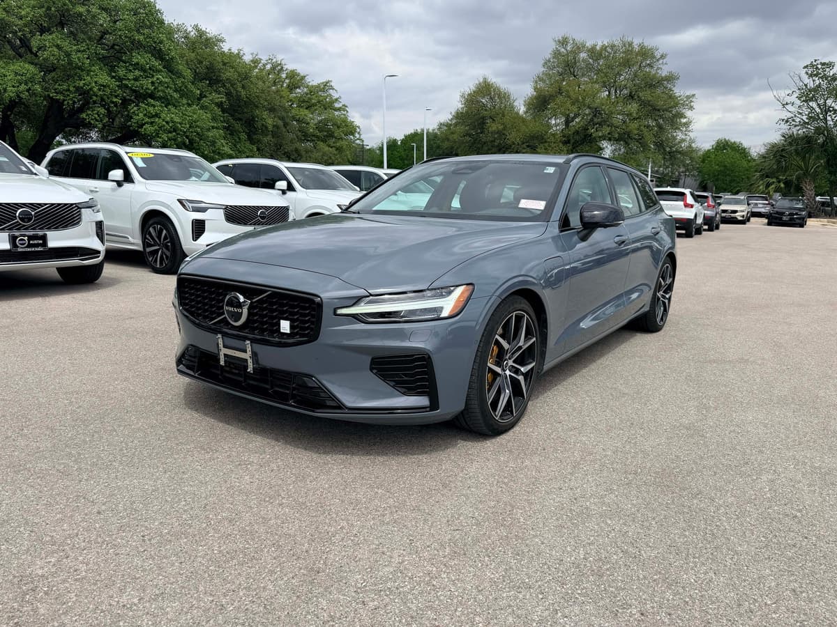 2024 Volvo V60 plug-in hybrid - Image 2