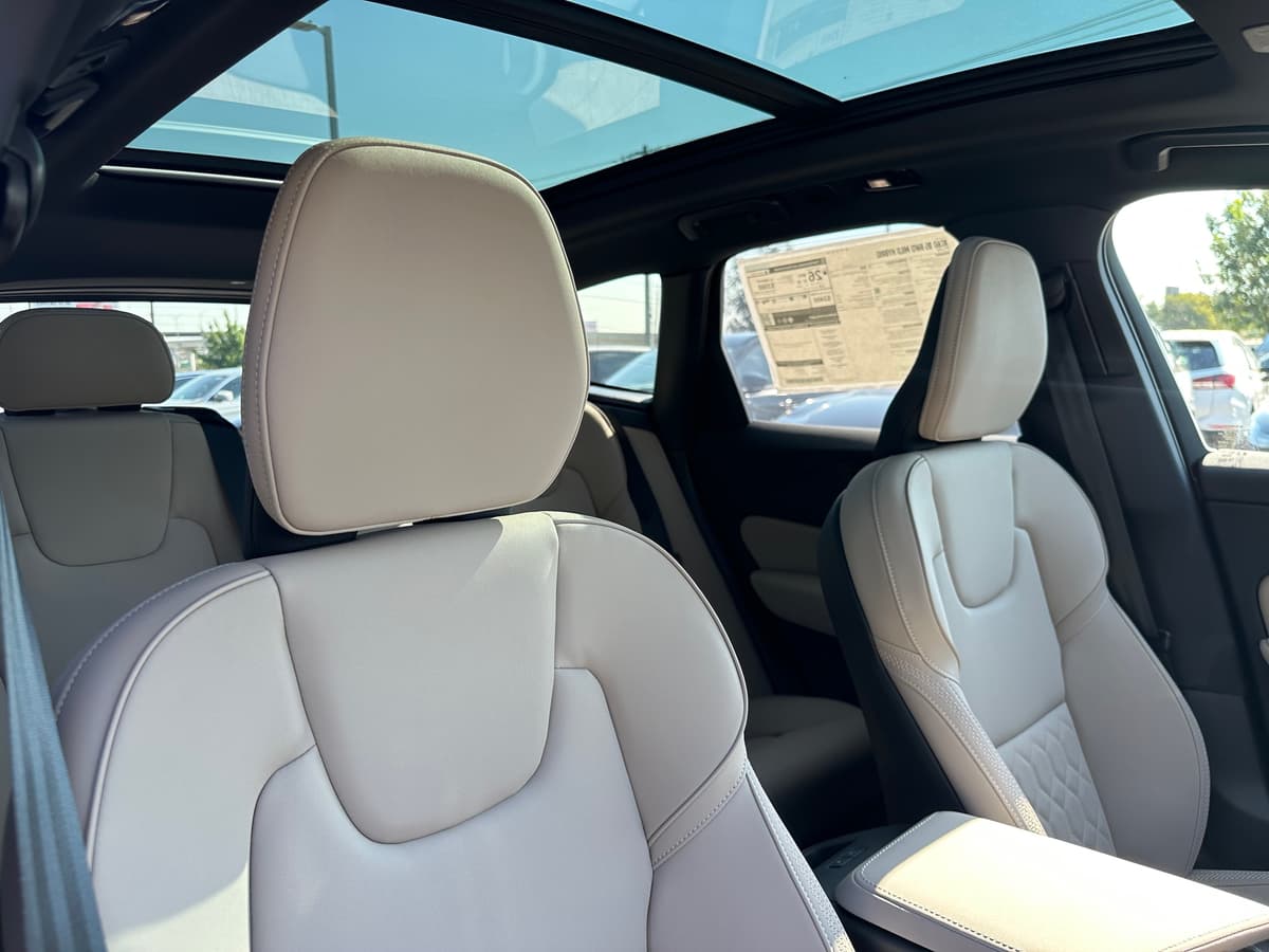 2026 Volvo XC60 - Image 9