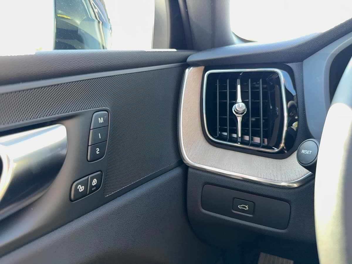 2026 Volvo XC60 - Image 18