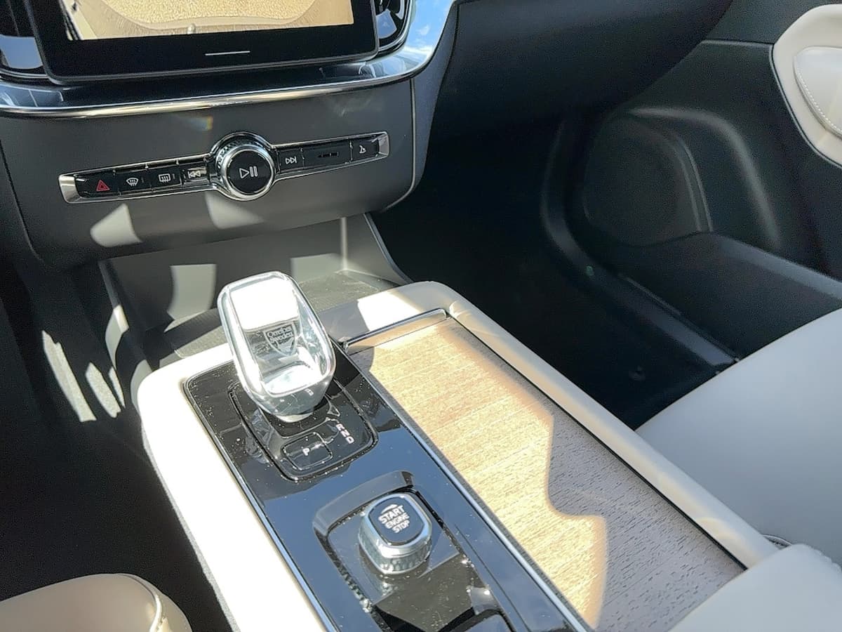 2026 Volvo XC90 - Image 25