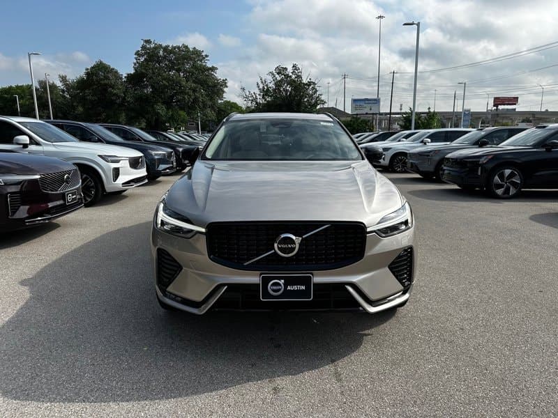 2025 Volvo XC60 - Image 6