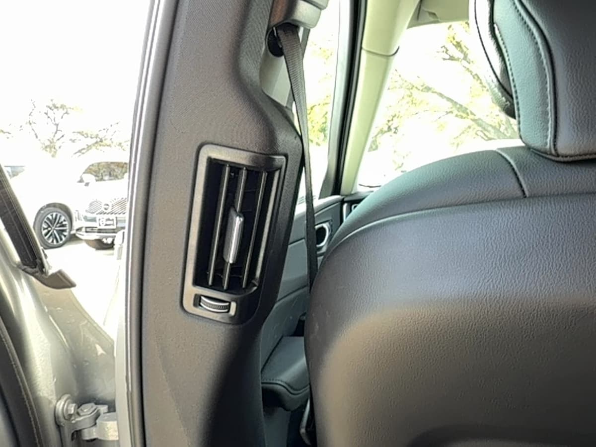 2025 Volvo XC60 - Image 12