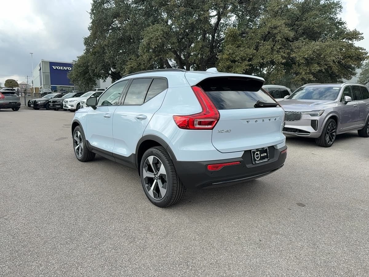 2026 Volvo XC40 - Image 4