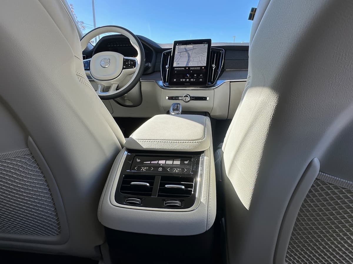 2026 Volvo XC90 - Image 12