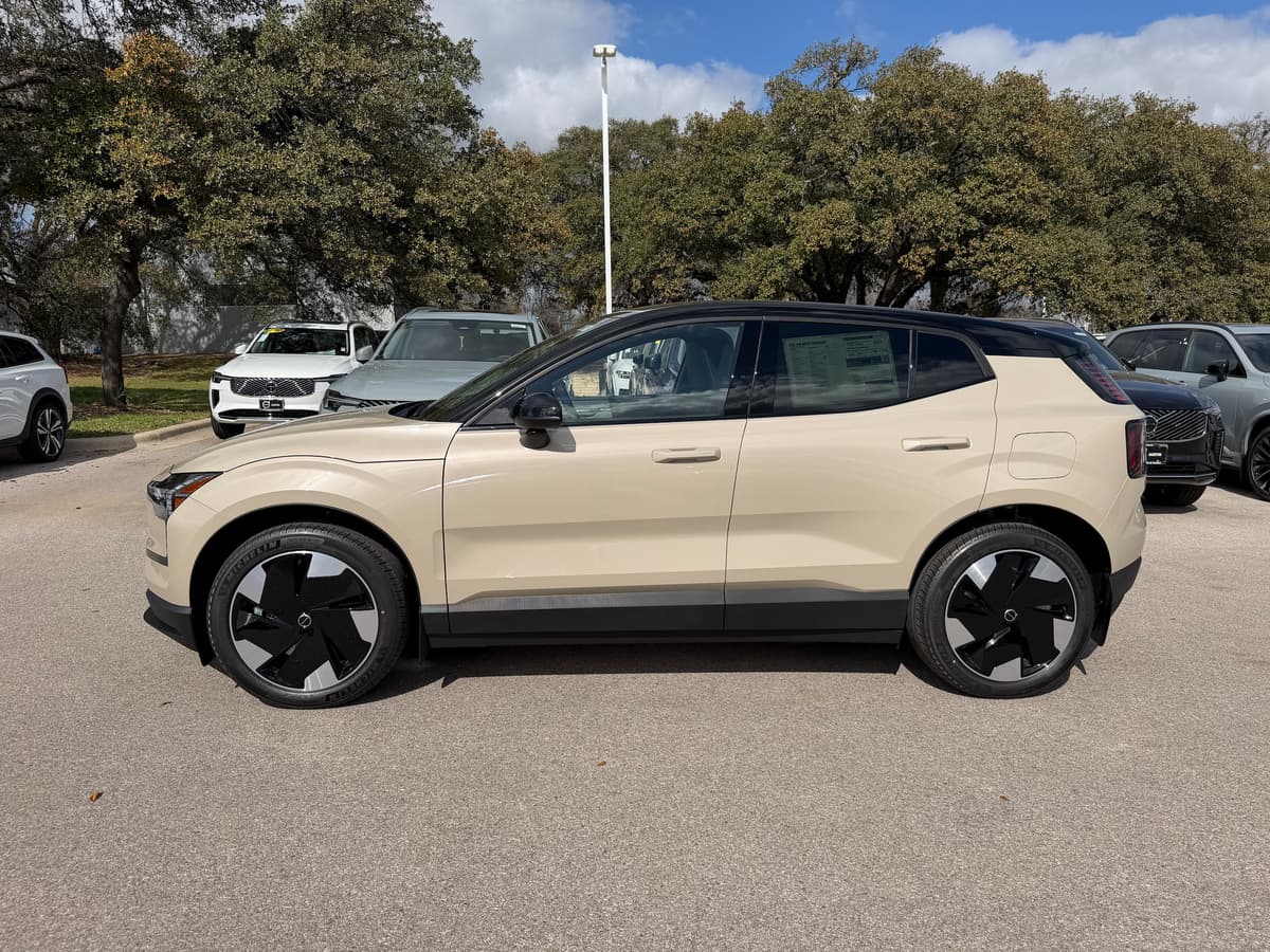 2026 Volvo EX30 - Image 3