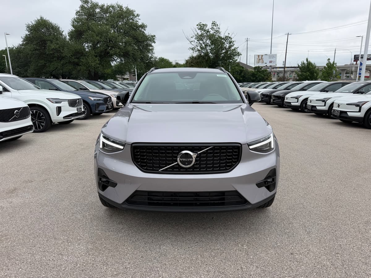 2026 Volvo XC40 - Image 5
