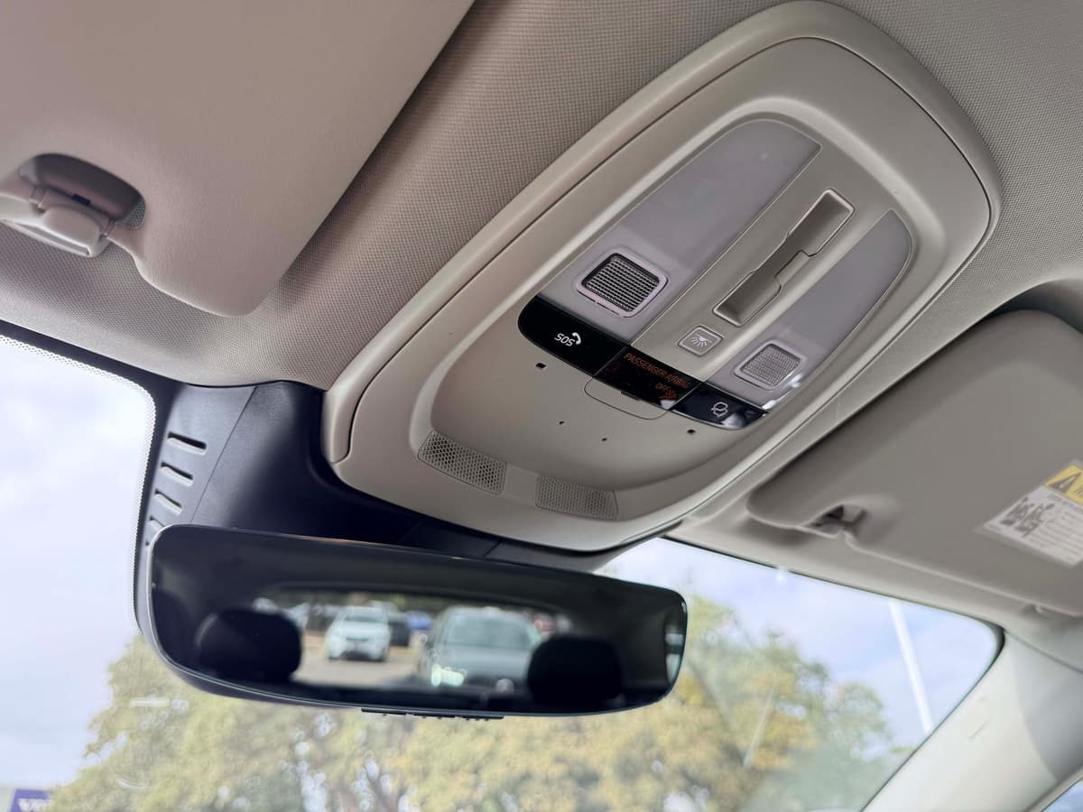 2026 Volvo XC60 - Image 25