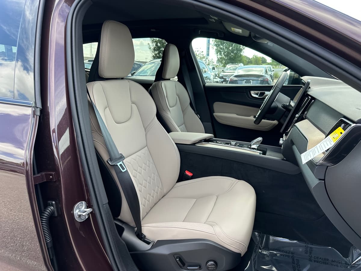 2026 Volvo XC60 - Image 8