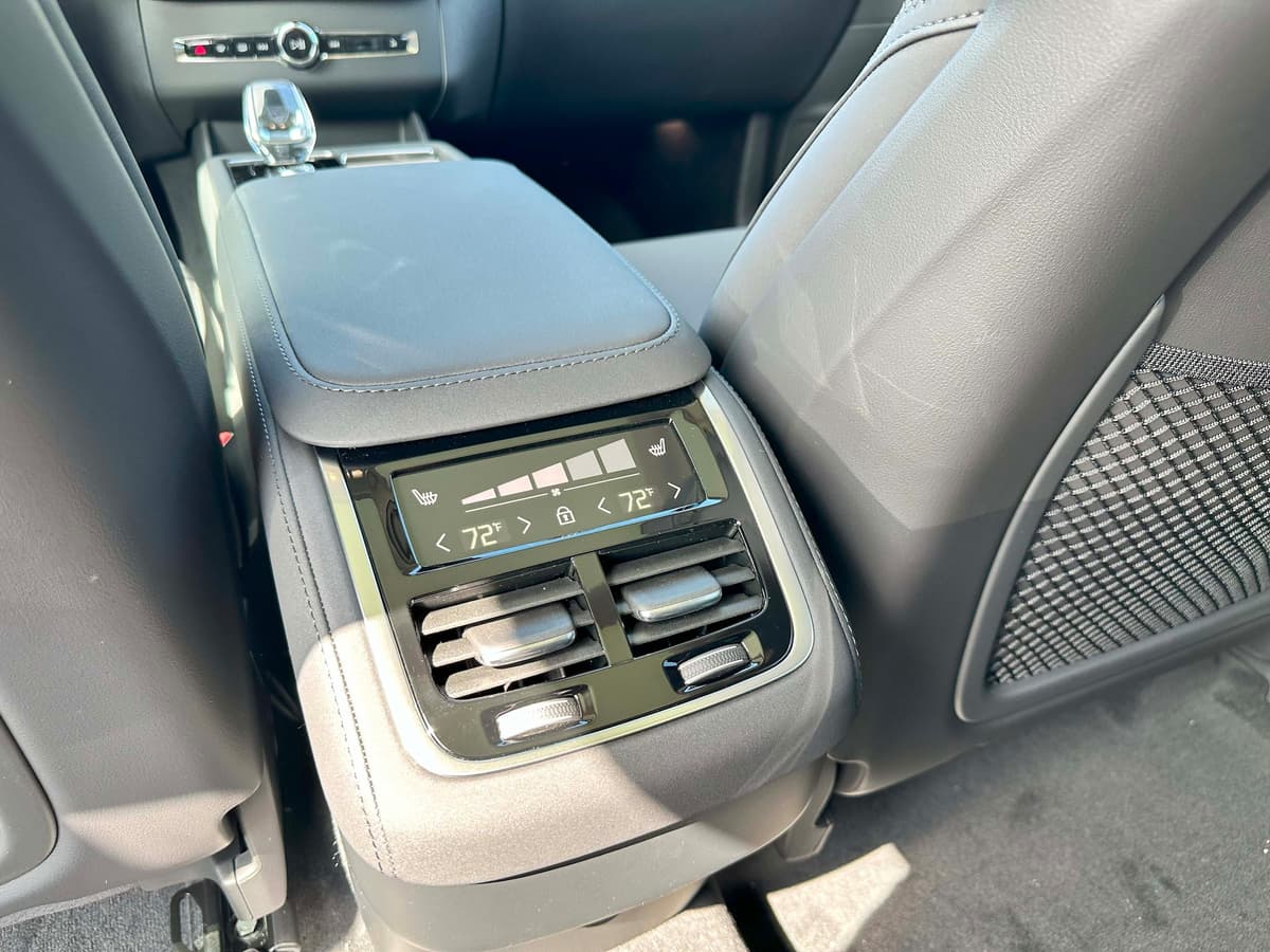 2026 Volvo XC90 - Image 18