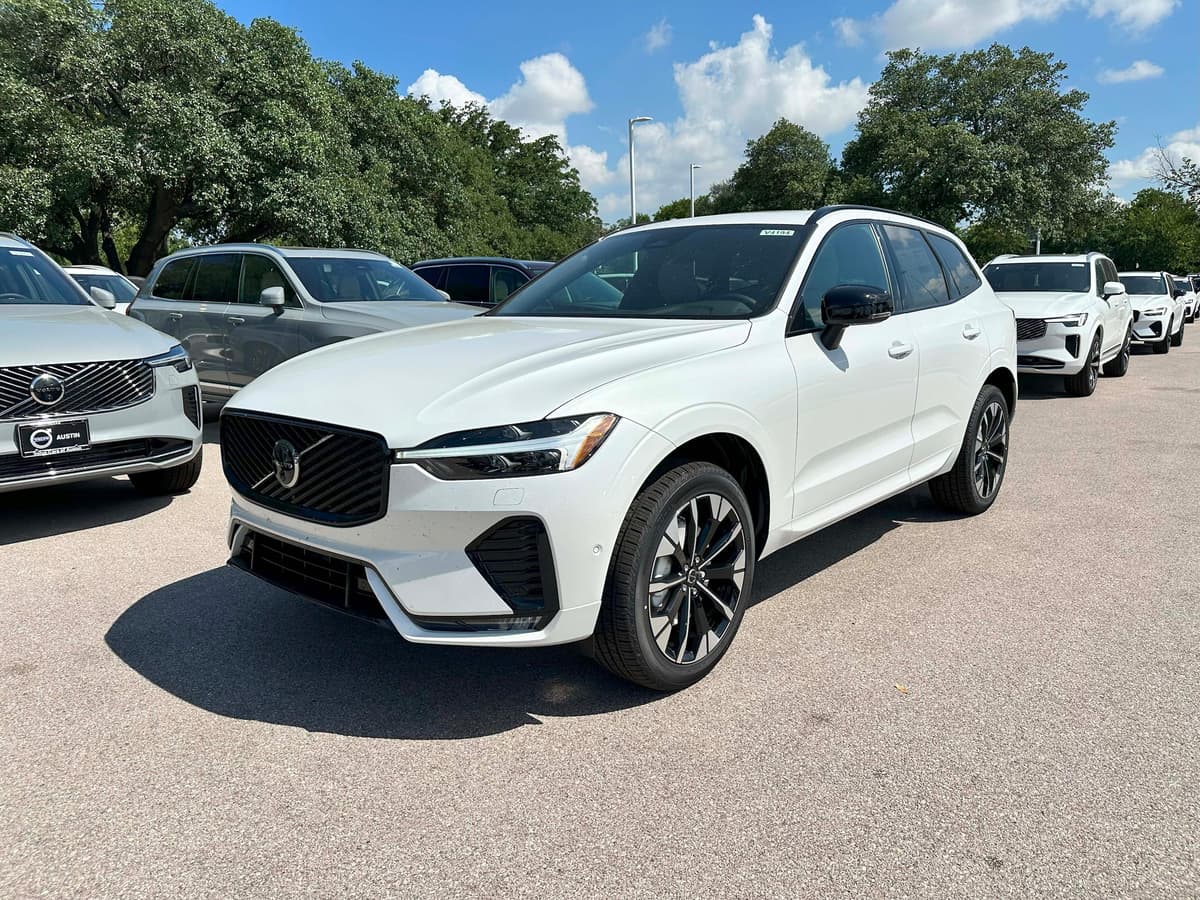 2026 Volvo XC60 - Image 2
