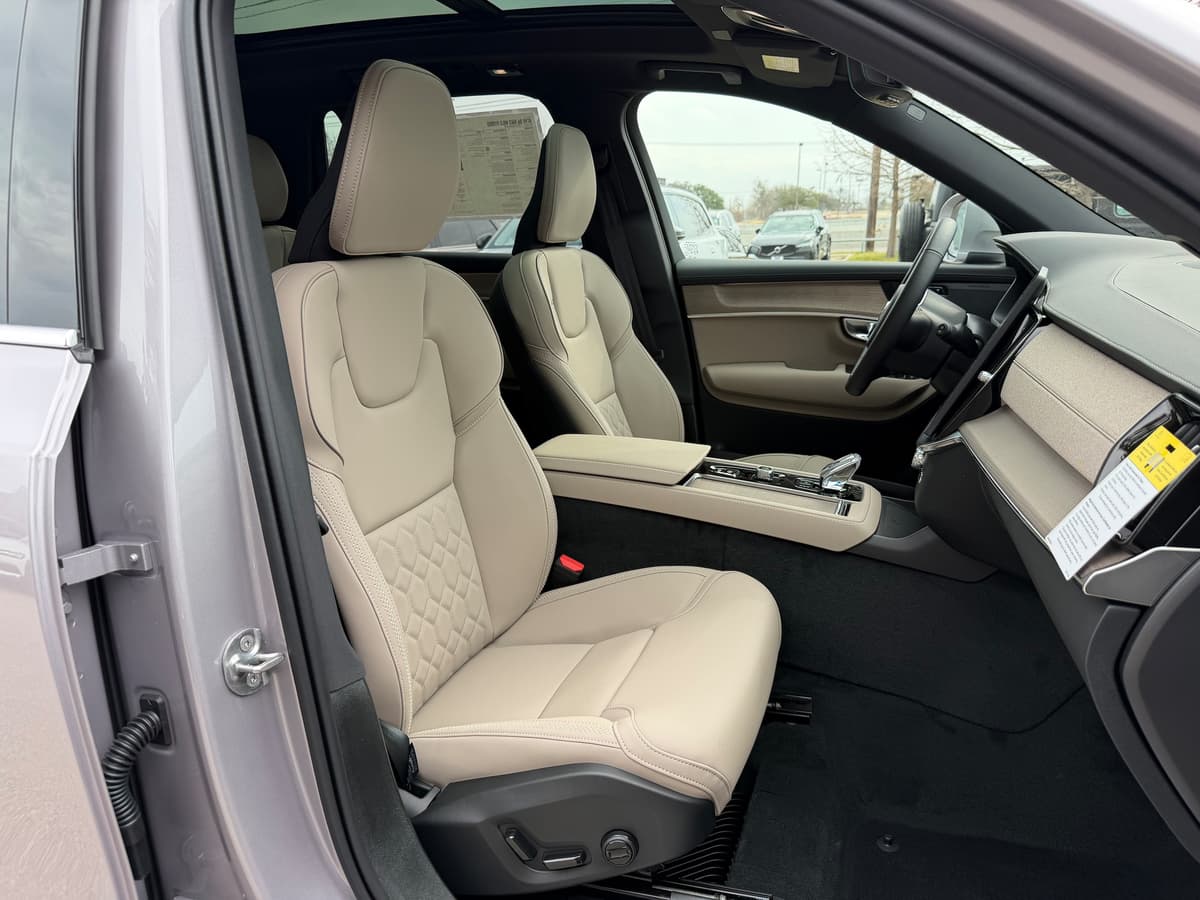 2026 Volvo XC90 - Image 8
