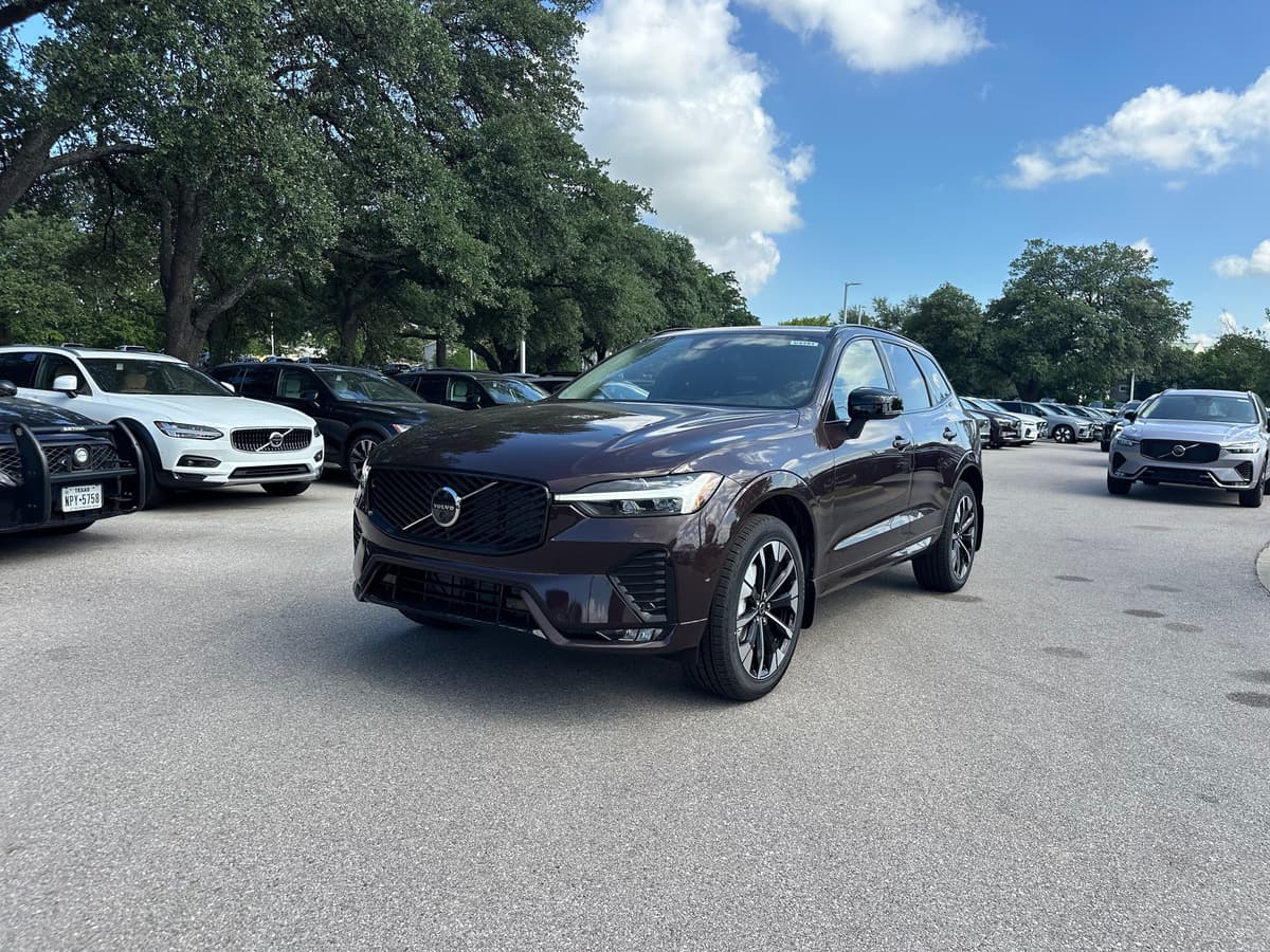 2026 Volvo XC60 - Image 2