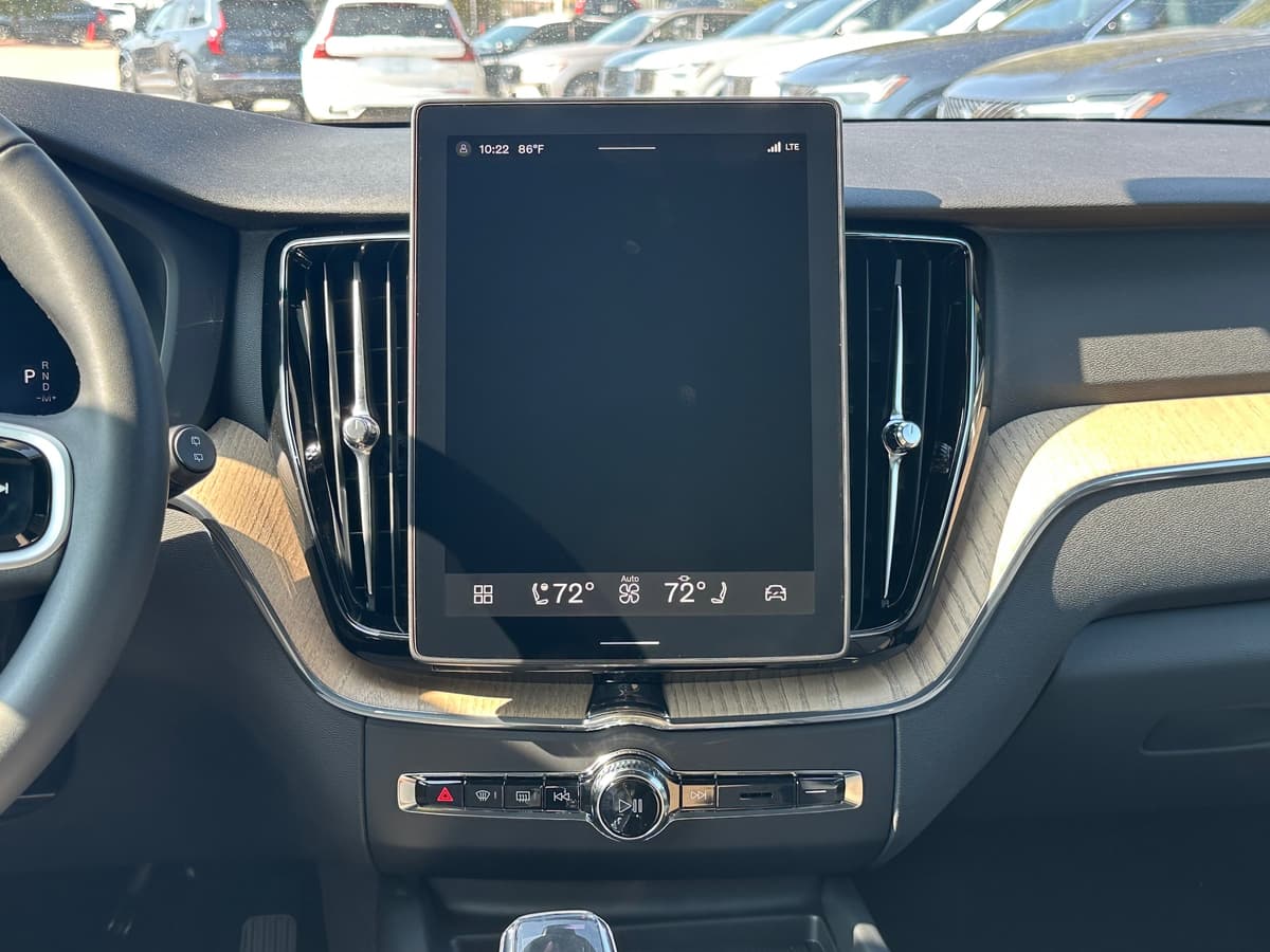 2026 Volvo XC60 - Image 12