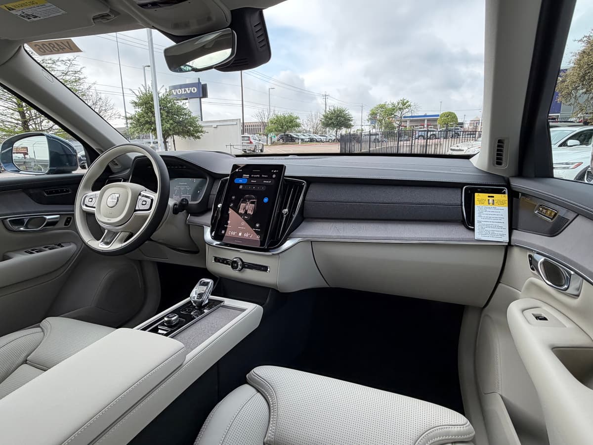 2026 Volvo XC90 plug-in hybrid - Image 11