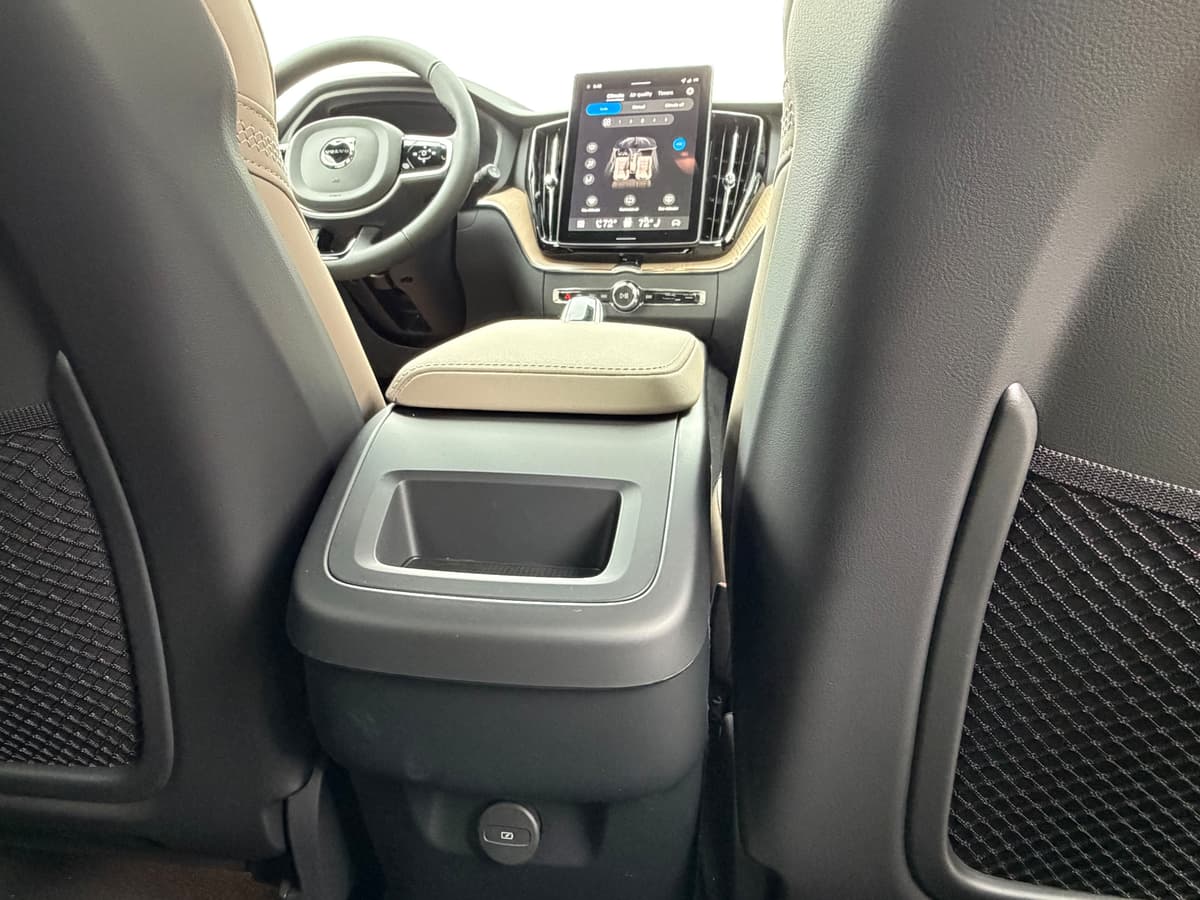 2026 Volvo XC60 - Image 11