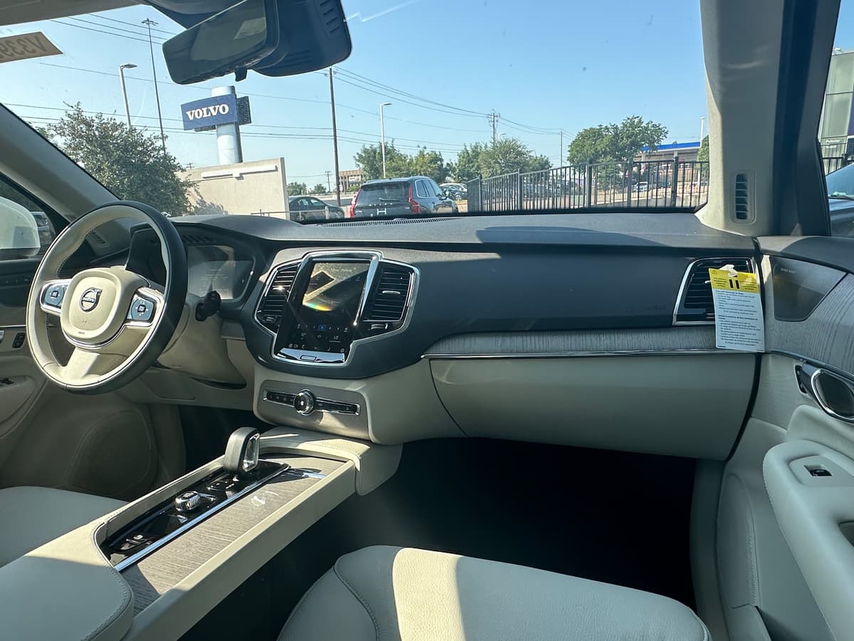 2025 Volvo XC90 - Image 8