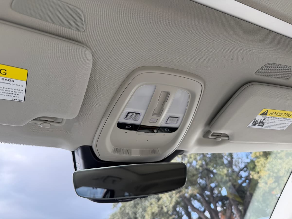 2026 Volvo XC90 - Image 16