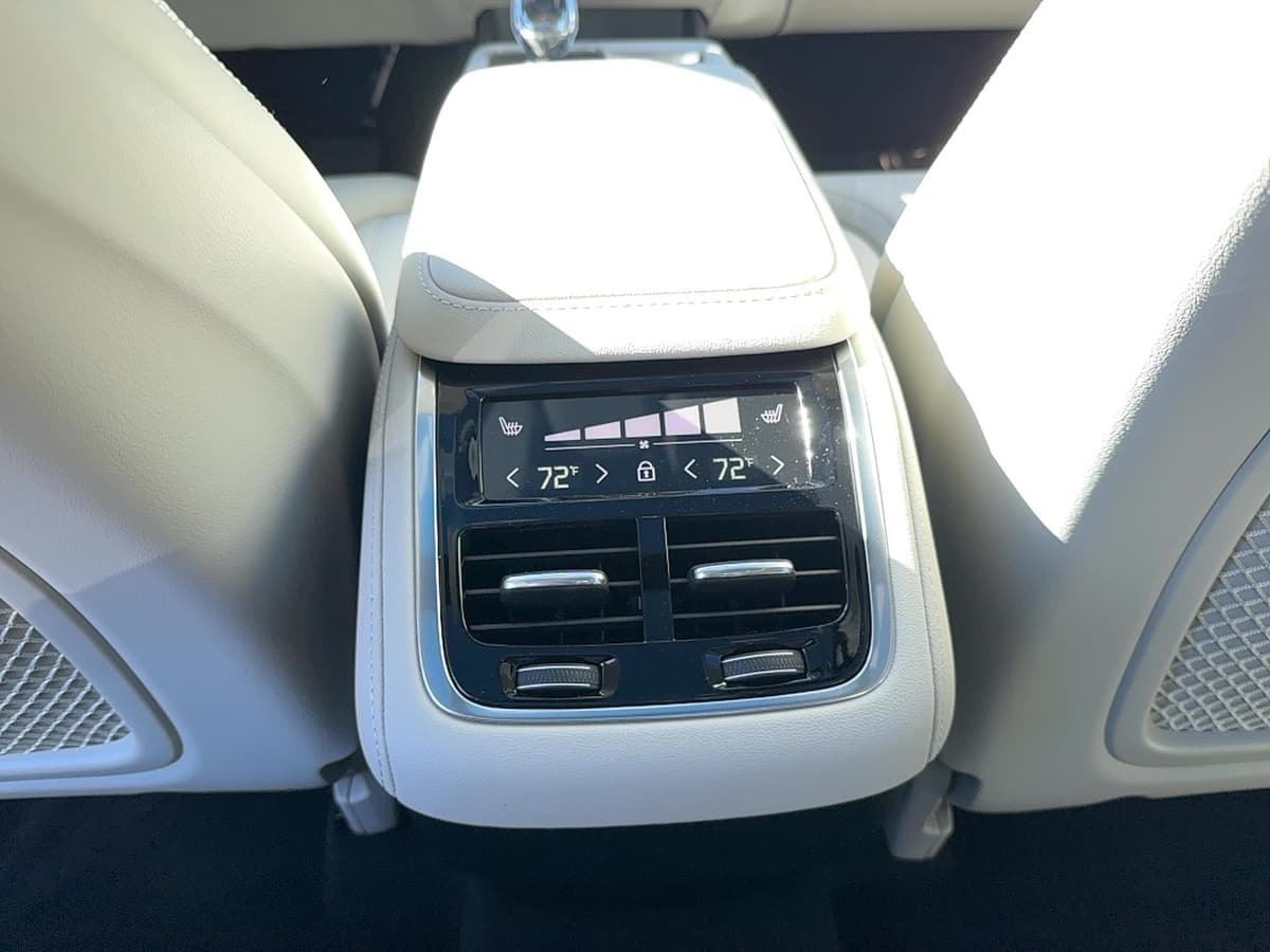 2026 Volvo XC90 - Image 13