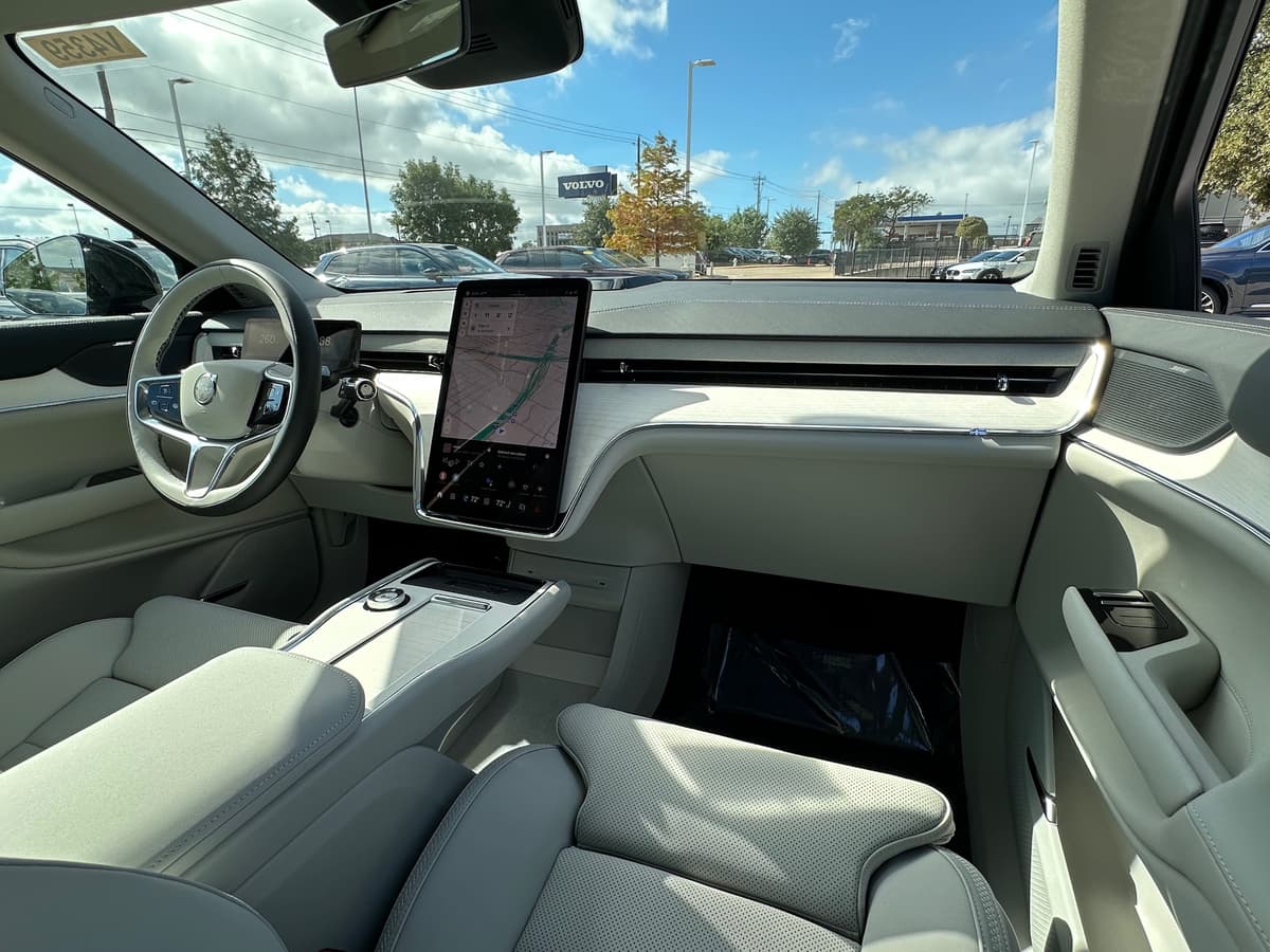 2025 Volvo EX90 - Image 11