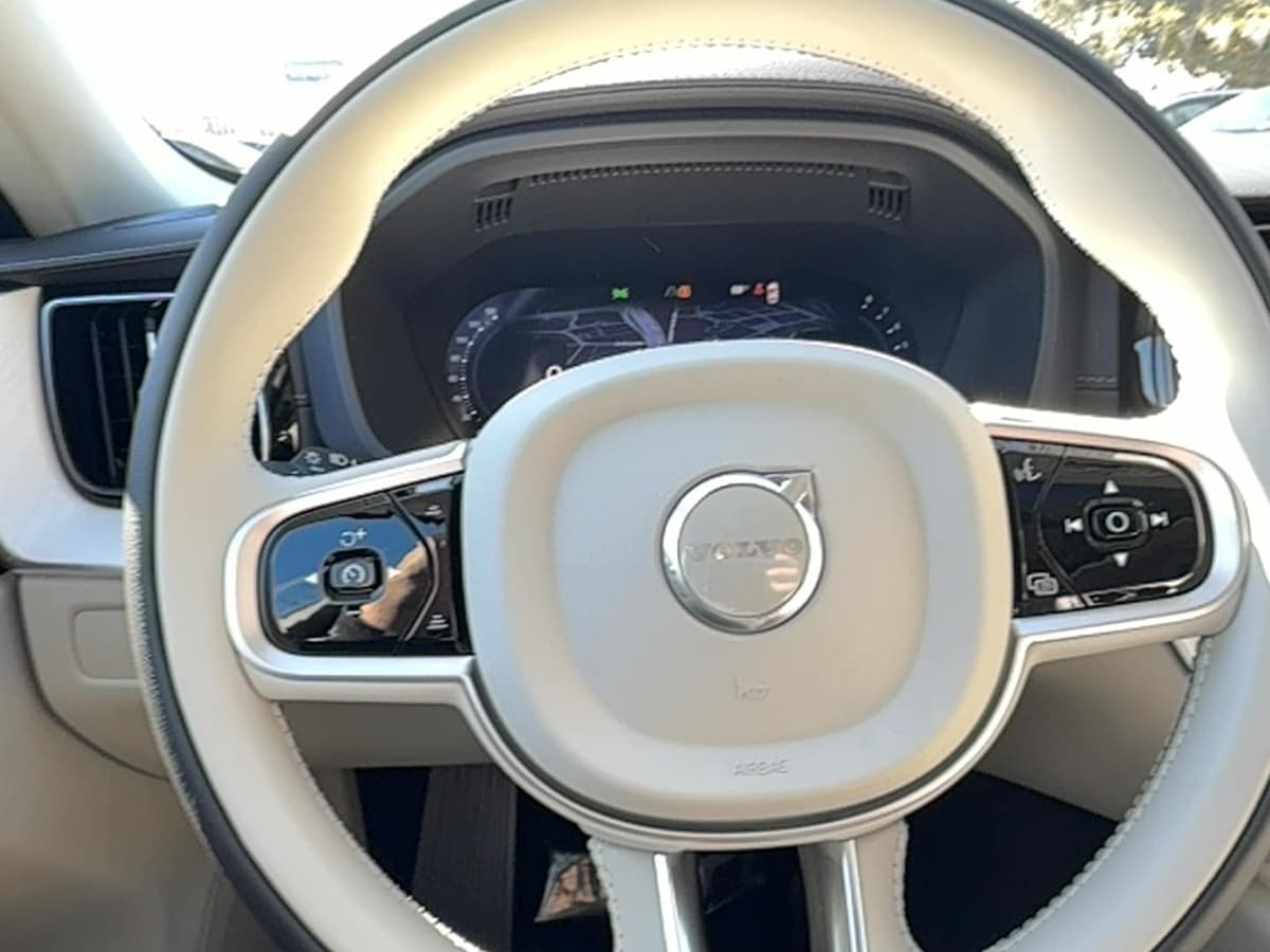 2026 Volvo XC60 - Image 18