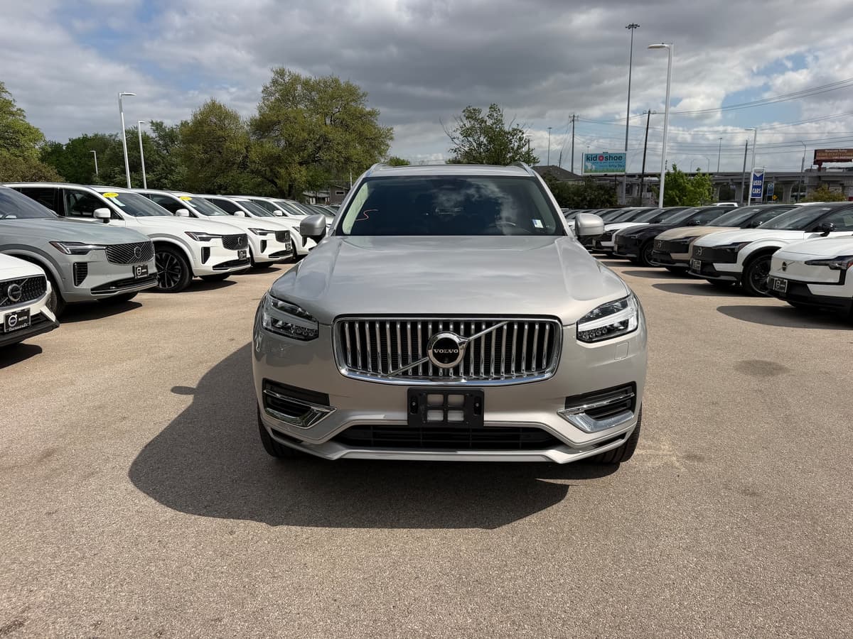 2024 Volvo XC90 plug-in hybrid - Image 8