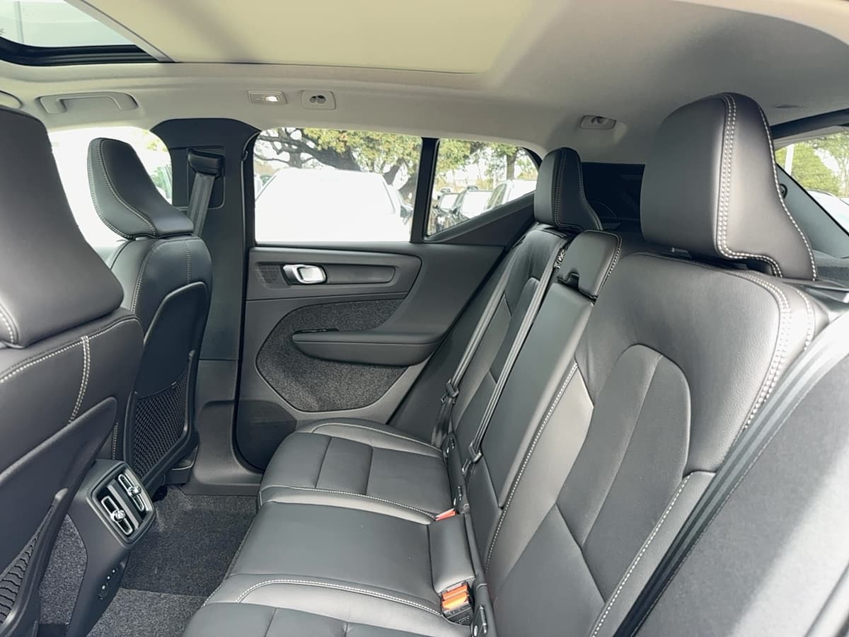 2026 Volvo XC40 - Image 15
