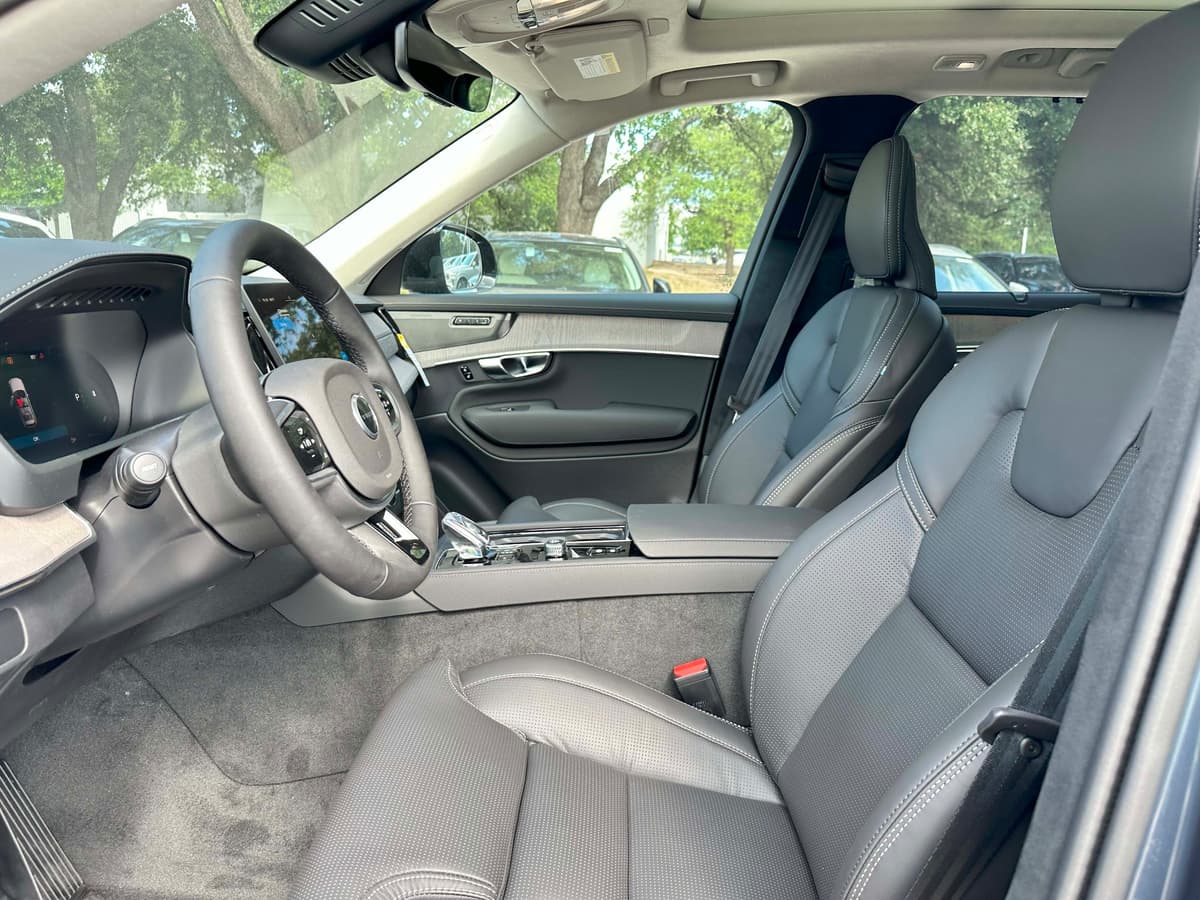 2026 Volvo XC90 - Image 13