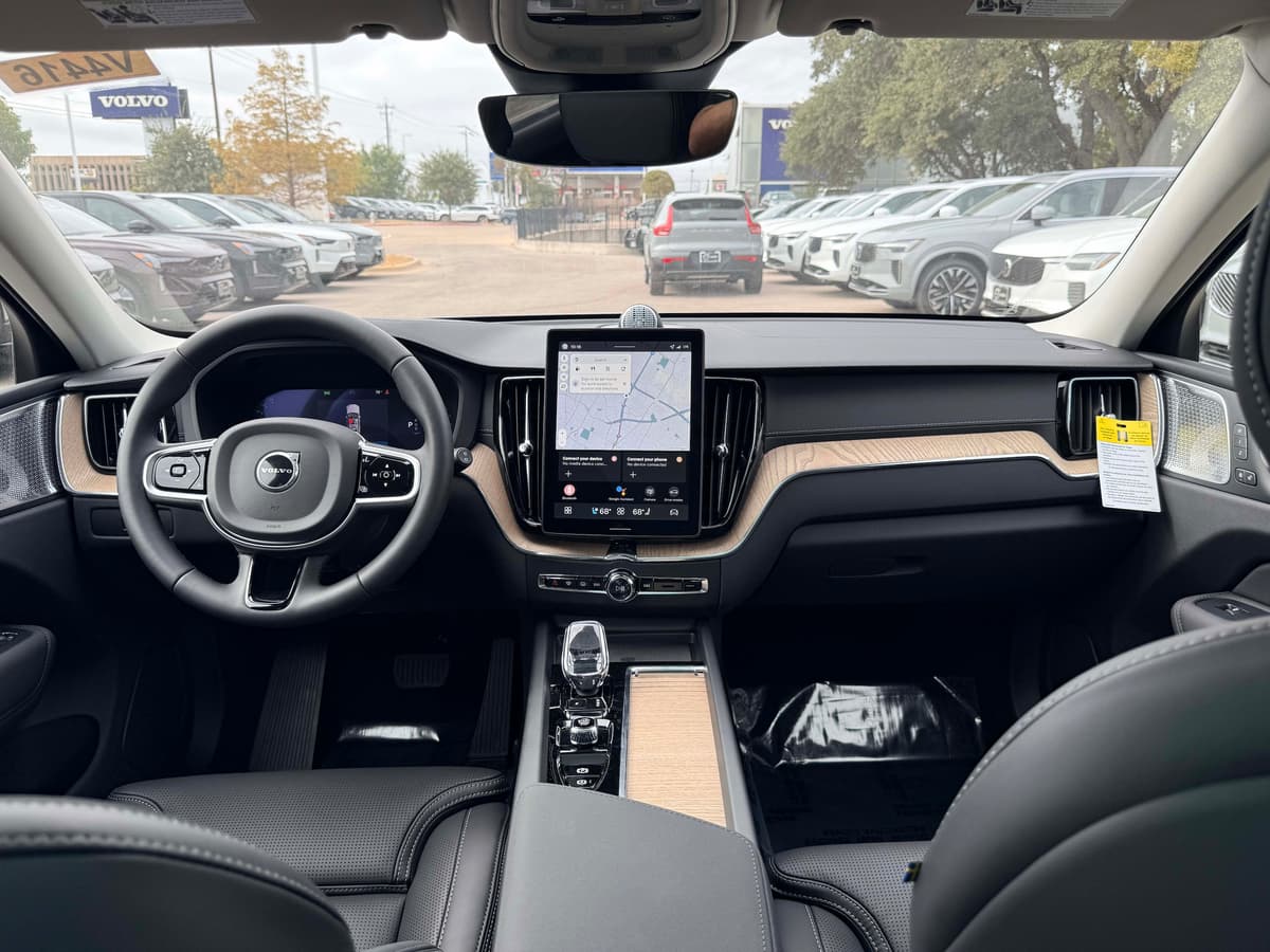 2026 Volvo XC60 - Image 18