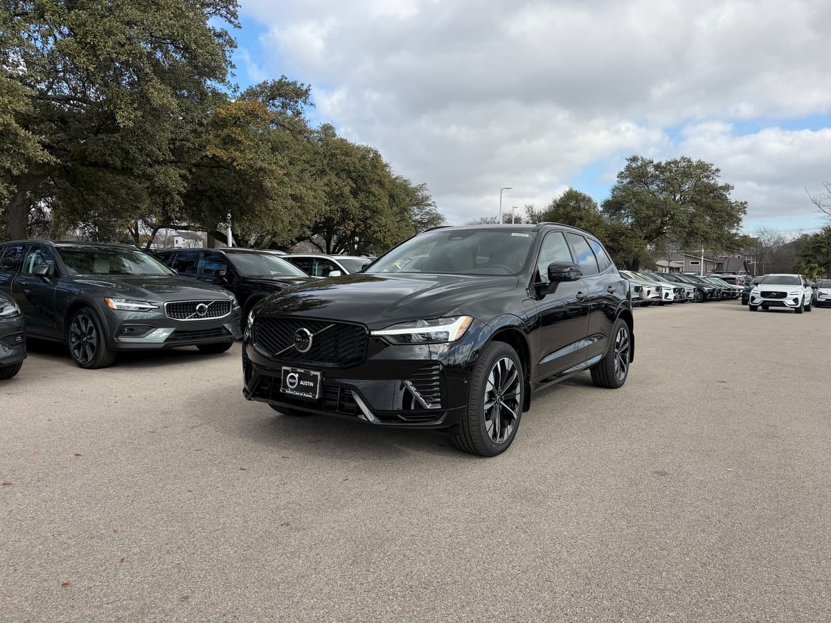 2026 Volvo XC60 plug-in hybrid - Image 2