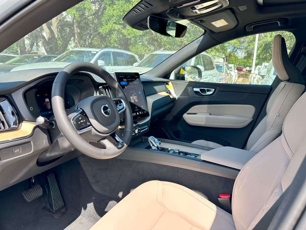 2026 Volvo XC60 - Image 10