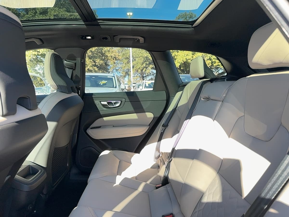 2026 Volvo XC60 - Image 21