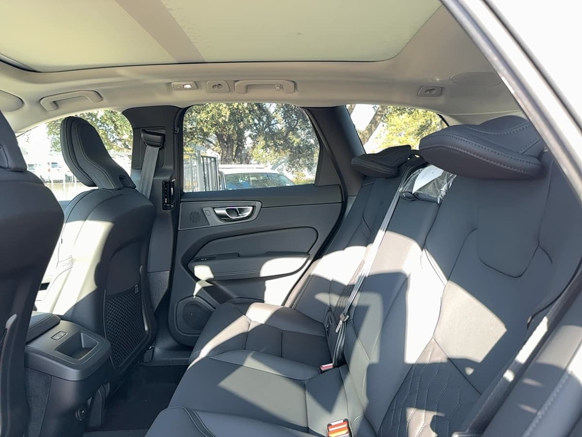 2026 Volvo XC60 - Image 15