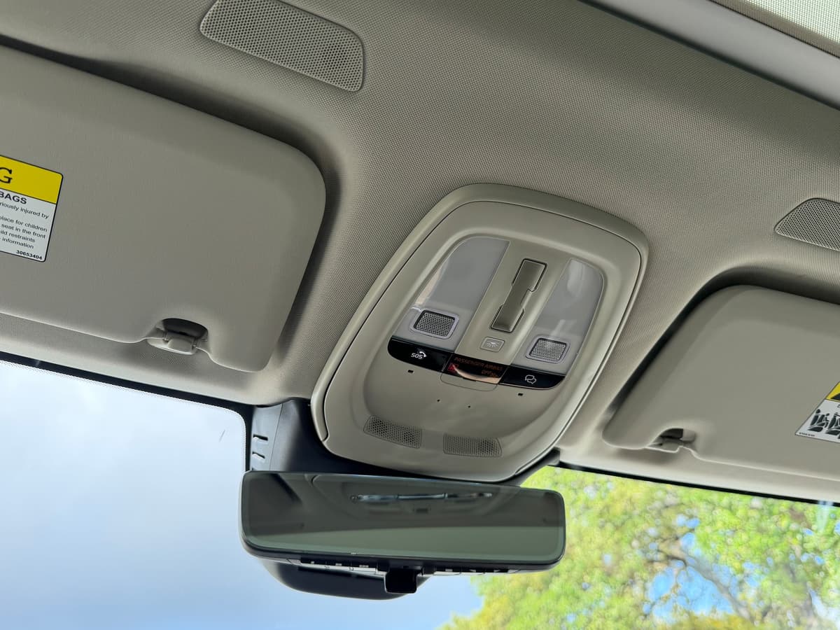 2026 Volvo XC60 plug-in hybrid - Image 16