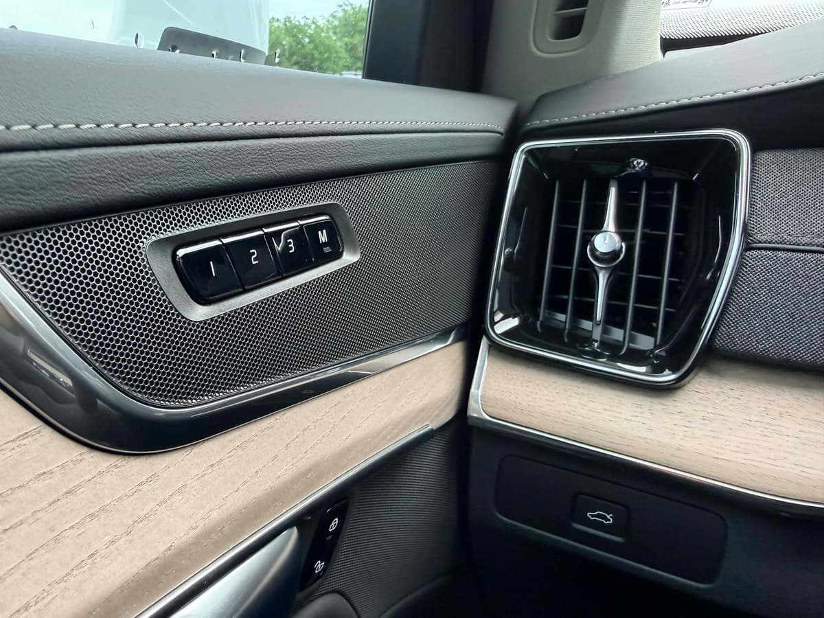 2025 Volvo XC90 - Image 19