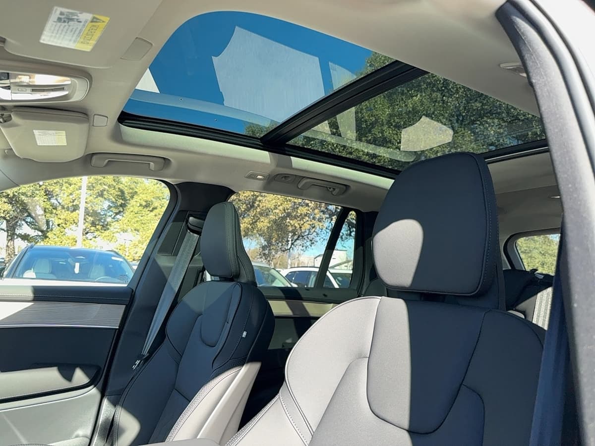 2026 Volvo XC90 - Image 12