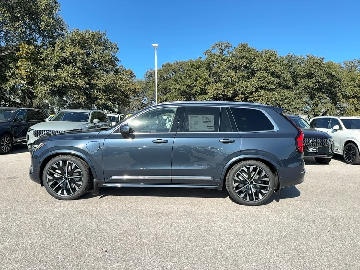 2026 Volvo XC90 plug-in hybrid - Image 3